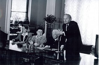 Нажмите на изображение для увеличения.

Название:	brifing_v_dome_druzhby.jpg
Просмотров:	1
Размер:	54.5 Кб
ID:	81818