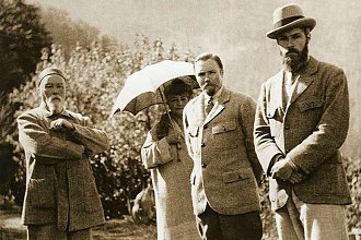 Нажмите на изображение для увеличения.

Название:	Семья Рерихов в Кулу 1947г..jpg
Просмотров:	20
Размер:	189.4 Кб
ID:	100831